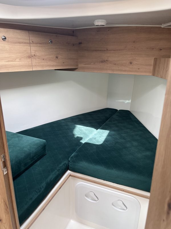 Antila 27 wnętrze - koja dziobowa