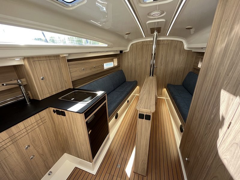 Antila 33 wnętrze - mesa