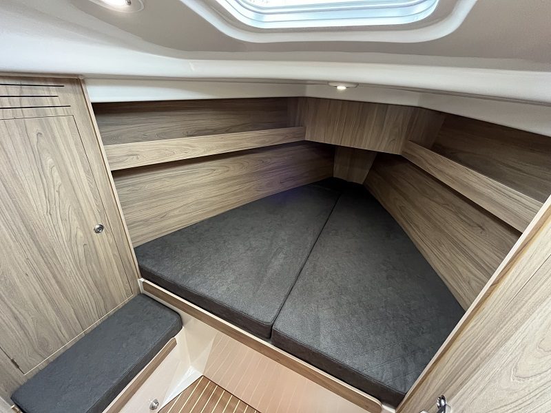 Antila 34 wnętrze koja dziobowa